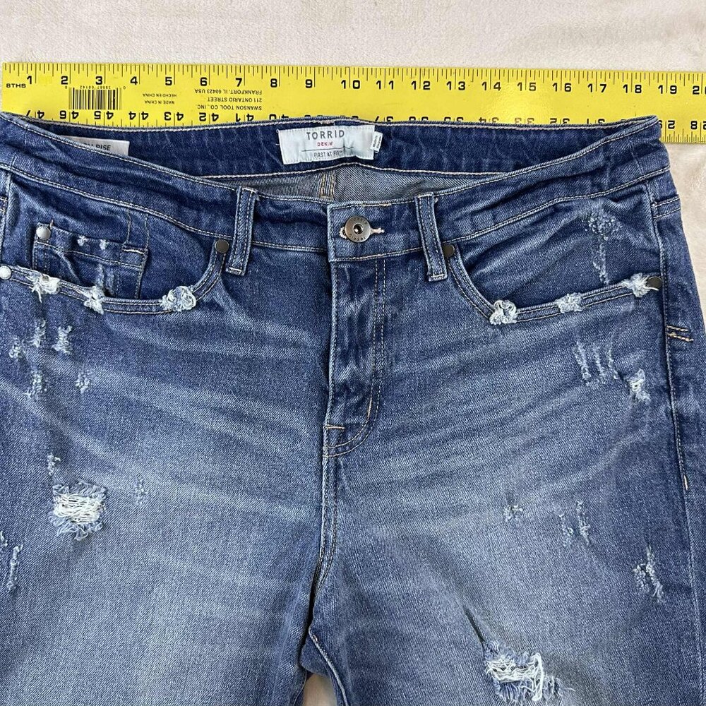 Torrid Women’s Plus size Distressed Frayed Hem‎ Jeans – Medium Wash - Picture 13 of 15